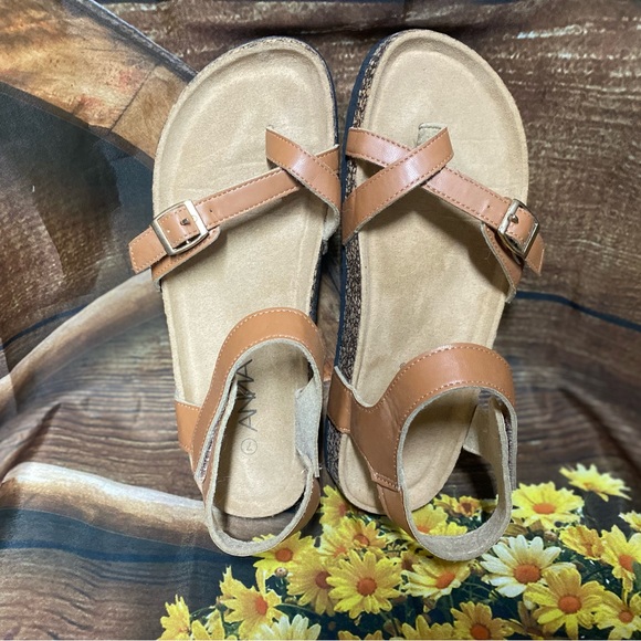 🦋EUC Sandals - Picture 3 of 5